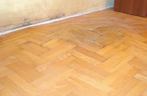 Zalana podłoga